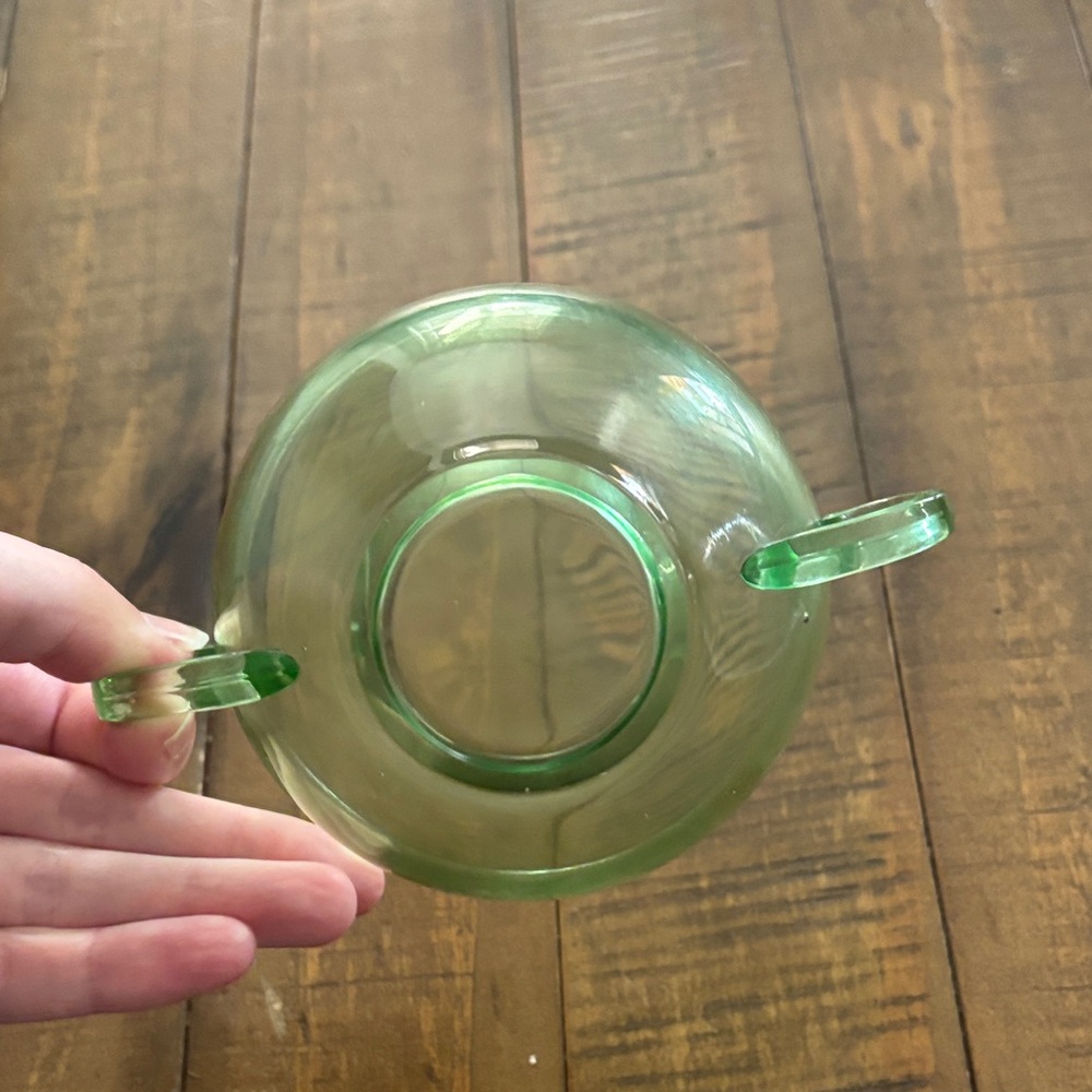 Vintage Green Depression Glass Creamer and Sugar Bowl Set - Picture 8 of 9
